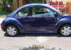 Un excelente Volkswagen Beetle 2000 está en la venta