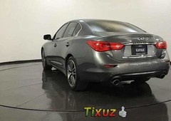 Un Infiniti Q50 2017 impecable te está esperando