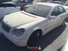 Un MercedesBenz Clase C 2003 impecable te está esperando