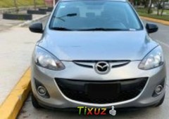 Vendo un carro Mazda 2 2012 excelente llámama para verlo