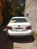 Vendo Volkswagen Bora 25 Automático Jalando al 100