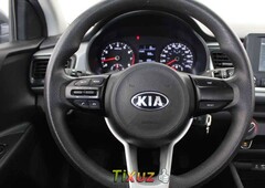 Pongo a la venta cuanto antes posible un Kia Rio en excelente condicción