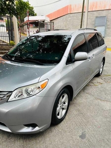 Toyota Sienna 3.5 Le At