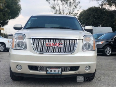 GMC Yukon 5p Denali V8/6.2 Aut