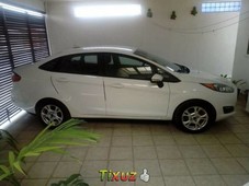 IMPECABLE Ford Fiesta SE 2016