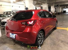 Mazda 2 Rojo Excelente trató