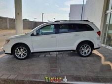 Un carro Dodge Journey 2011 en Irapuato