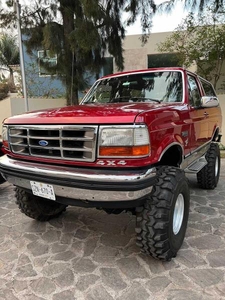 Ford Bronco Xlt 4x4