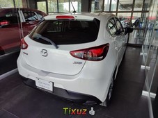 Auto Mazda 2 2016 de único dueño en buen estado