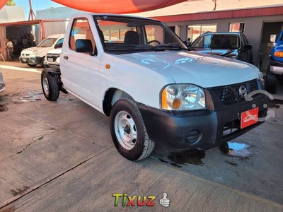 EXCELENTE NISSAN NP300 CHASIS CAB A C T M 2015