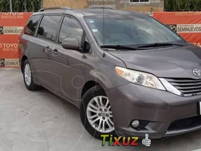 Toyota Sienna XLE 35L