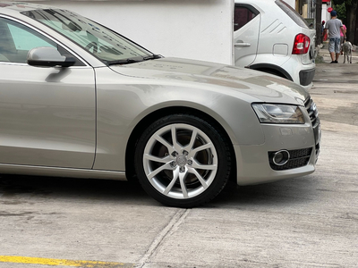 Audi A5 Luxury Coupe 2010