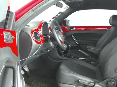 Volkswagen Beetle 2.5 SPORT PAQUETE BASICO MT Hatchback 2015