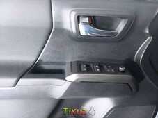 Auto Toyota Tacoma 2018 de único dueño en buen estado