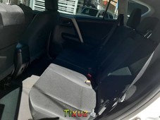 Auto Toyota RAV4 LE 2017 de único dueño en buen estado