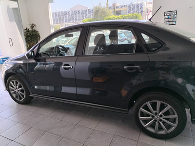 Volkswagen Vento 2.0 Confortline Mt