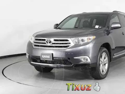 Toyota Highlander Base Premium