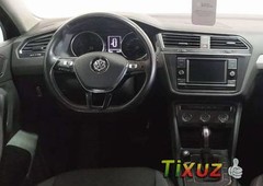 Volkswagen Tiguan Comfortline 2018 en buena condicción