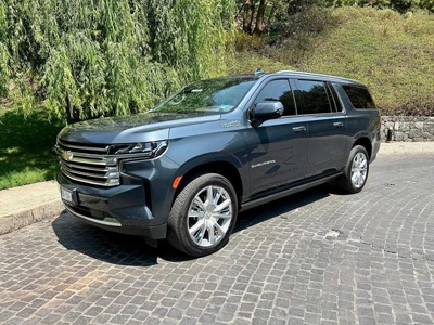 Chevrolet Suburban High Country V8