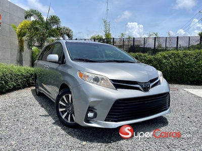 Toyota Sienna LE 2018