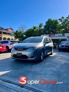 Chrysler Pacifica S 2019