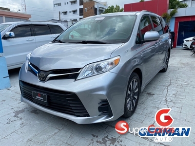 Toyota Sienna LE 2018