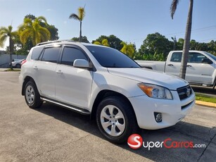 Toyota RAV4 LE 2012