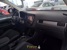 Auto Mitsubishi Outlander 2015 de único dueño en buen estado