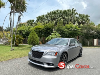 Chrysler 300 SRT-8 2013