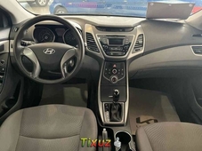Auto Hyundai Elantra 2015 de único dueño en buen estado