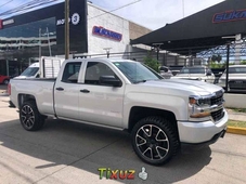 Pongo a la venta cuanto antes posible un Chevrolet Silverado en excelente condicción