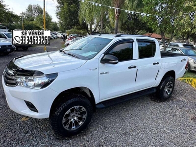 Toyota Hilux 2.7 Cabina Doble Sr Mt