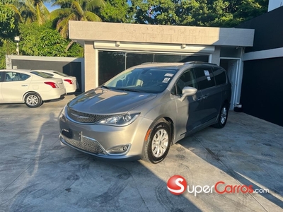 Chrysler Pacifica Touring 2019