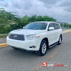 Toyota Highlander LE 2009