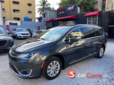 Chrysler Pacifica Touring 2018