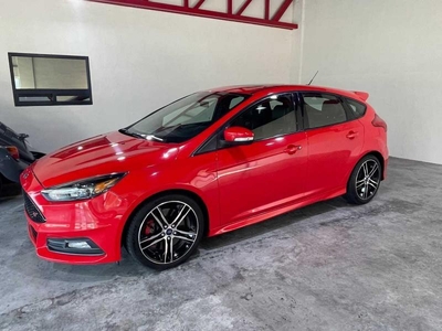 Ford Focus S/t 2015 Rojo