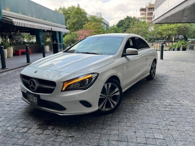 Mercedes Benz CLA 200