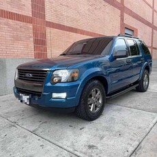 Ford Explorer .