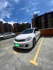 Nissan Tiida 1.8 Premium 5 p