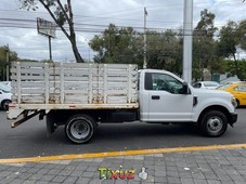 Auto Ford F350 2018 de único dueño en buen estado