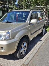 Nissan Beige Automático, 4 Puertas, Aire Acondicionado