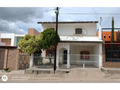 Casa con terreno adicional Col Diaz Ordaz 4 Recamaras Arriba 1 abajo