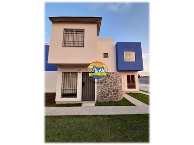 Casas con alberca excelente ubicación 2 recámaras