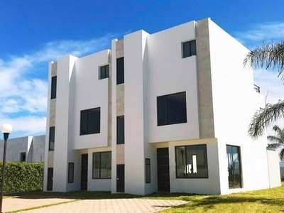 Doomos. Casa en condominio, alberca, cancha de tenis, en venta Xochitepec, Morelos