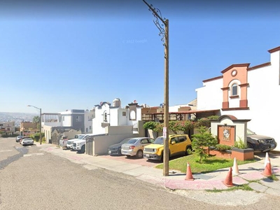 Doomos. Venta Casa 3 Habitaciones 2 Baños de Remate en Jardines del Lago Tijuana Baja California