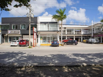 Amplio Local Comercial · Av Cancún (las Torres) · Junto A P