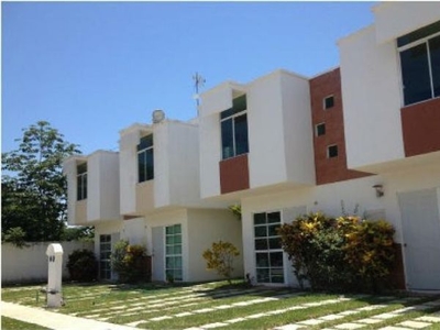 Casa en Playa del Carmen Playa Azul Residencial Privada con Alberca