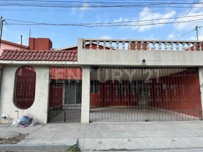 CASA EN RENTA EN COL. MITRAS CENTRO