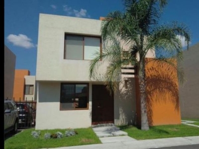 Casa en venta con 3 habitaciones 2 baños, disponible en Santiago de Querétaro