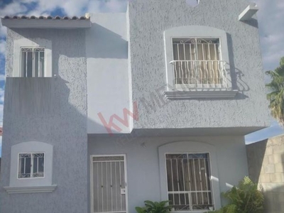 Casa en venta con terreno excedente al oriente de la ciudad, Villas del Sol, Torreón, Coahuila